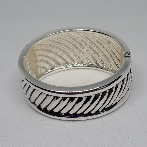 Premier Design Hinged Bracelet 7” Chunky Statement Bangle Silver Tone - Picture 4 of 9